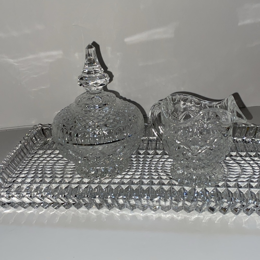 Brilliant vintage cut clear glass cream , and lidded sugar. - Picture 2 of 11